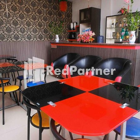 Hotel Permata Makassar Mitra Reddoorz Balangberu Buitenkant foto