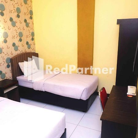 Hotel Permata Makassar Mitra Reddoorz Balangberu Buitenkant foto