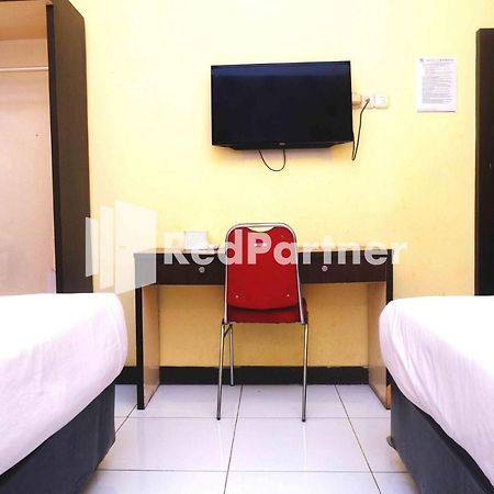 Hotel Permata Makassar Mitra Reddoorz Balangberu Buitenkant foto