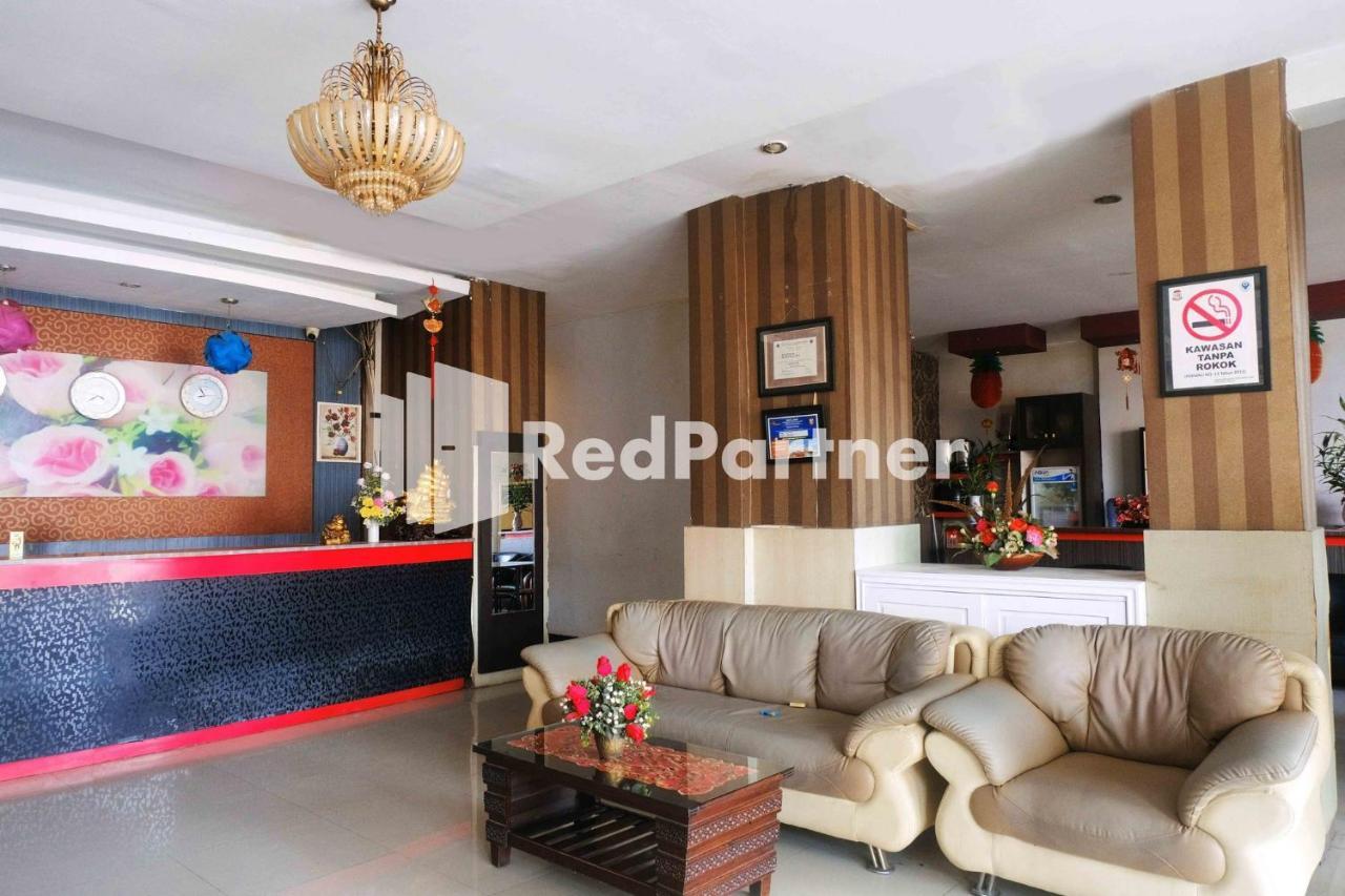 Hotel Permata Makassar Mitra Reddoorz Balangberu Buitenkant foto