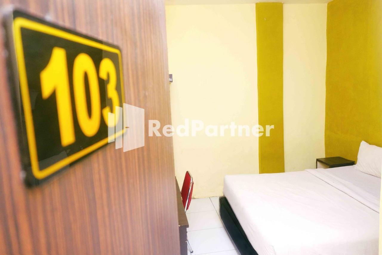 Hotel Permata Makassar Mitra Reddoorz Balangberu Buitenkant foto