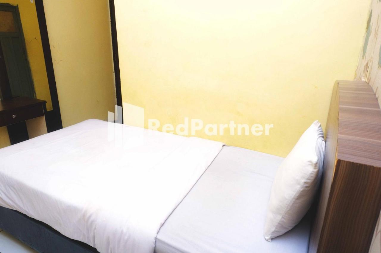 Hotel Permata Makassar Mitra Reddoorz Balangberu Buitenkant foto