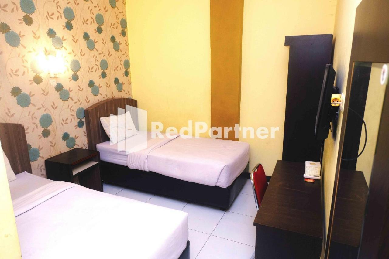 Hotel Permata Makassar Mitra Reddoorz Balangberu Buitenkant foto