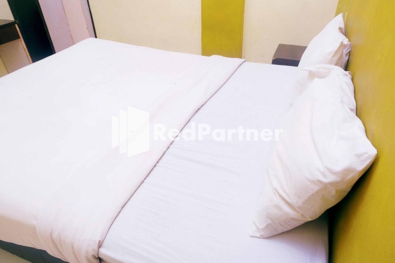 Hotel Permata Makassar Mitra Reddoorz Balangberu Buitenkant foto