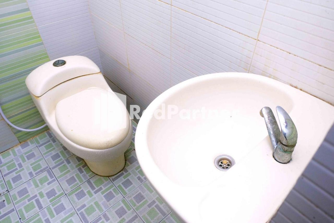 Hotel Permata Makassar Mitra Reddoorz Balangberu Buitenkant foto